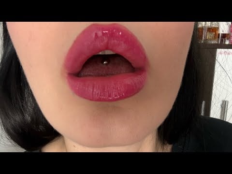 ASMR - Kisses and Lipstic Application #asmr #kisses #lipstick 