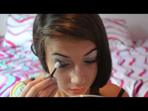 Avril Lavigne - Girlfriend cover by Sabrina Vaz Makeup Tutorial