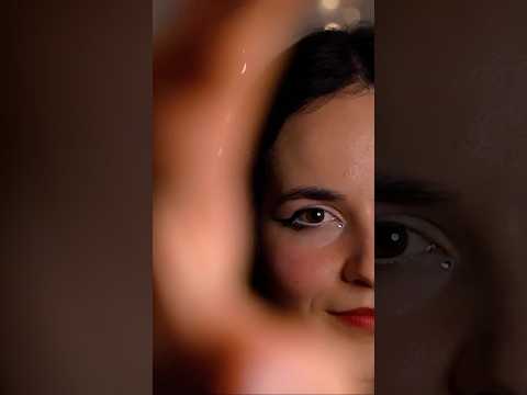 ASMR brushing your hair 💆🏻‍♀️ #asmrtriggers #asmrtingles #asmrsounds #asmrvideo #relaxingsounds