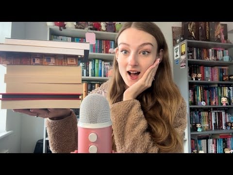 ASMR Halloween and Spooky Season Book Recommendations 👻🎃 (book triggers and close whispers) 