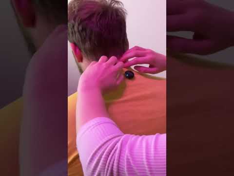 ASMR Head & Neck Scratching #asmrmassage #realpersonasmr #oddlysatisfying #visualtingle #gentle