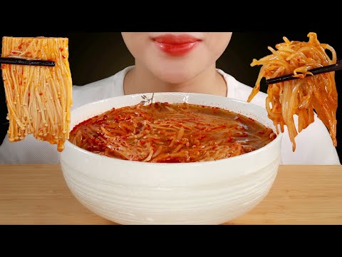 ASMR Spicy Mala Hot Pot With Enoki Mushrooms and Bean Sprouts Eating Sounds | Malatang | MINEE EATS
