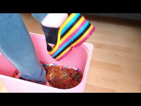 ASMR - Experiment: Water Beads under Slippers #heels #crush Bonus: #barefoot Part