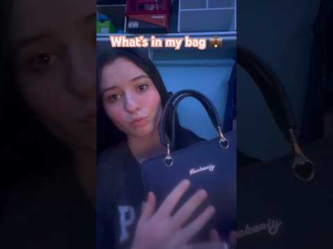 ASMR What’s In My Purse 👜 #visualtingle #asmrchannel #shorts