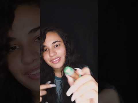 ASMR PASSANDO BATOM MÁGICO EM VOCÊ!#asmr #viral #triggers #tapping #short #batom #shorts#dormir#sono