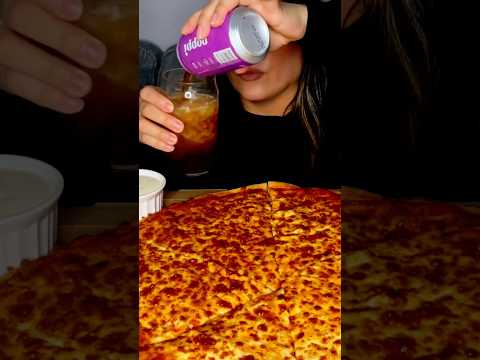 Pizza and Poppi 🤌 #asmr #poppi #pizza #food #drink @drinkpoppi