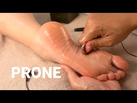 うつ伏せ足つぼ | オイルで足裏とふくらはぎ