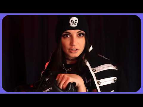 2.5 Minute ASMR | What will you wear to MCR?