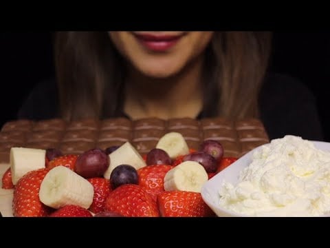 ASMR CHOCOLATE BAR STRAWBERRIES GRAPES BANANA CREAM MUKBANG no talking CREMA ASMR #asmr #mukbang