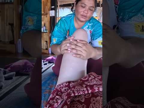 Refrescó mis piernas con un buen masaje de alove vera #shorts #massage #legs