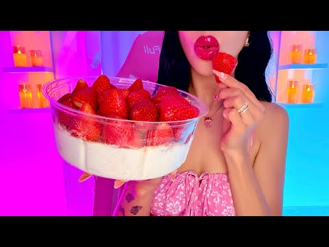 ASMR C0MIENDO FRESAS CON CREMA DE COSTCO🍓✨
