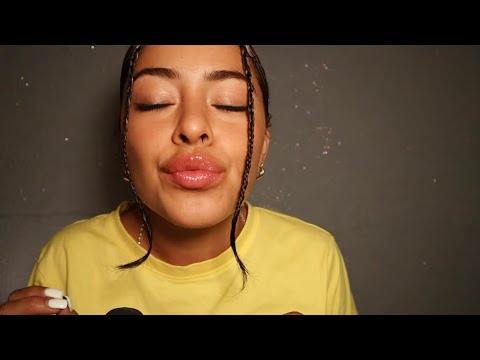 ASMR /  LLENO TU CARITA DE BESITOS + INAUDIBLE