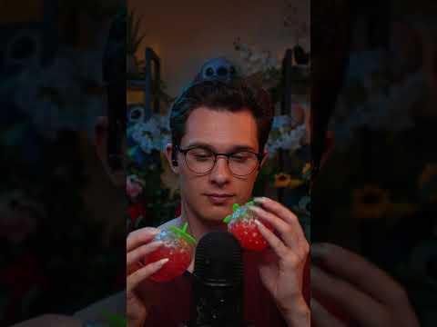 Balle fraise #asmr #visualtingle #asmrcommunity #relax #asmrsounds