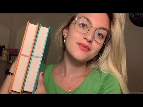 PARLIAMO DI LIBRI e fumetti📚 (asmr ita) || Luvilè ASMR