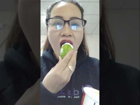 ONE TIME BITE AVOCADO WITH SOUR CREAM #food #everyone #mukbang #shortsfeed #avocado #onebite