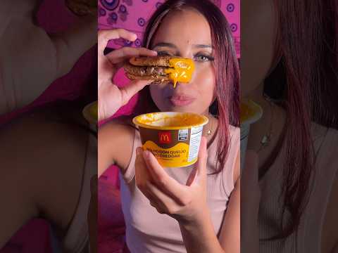 experimentando piscininha de molho cheddar do McDonald’s #asmr