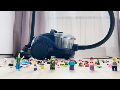 I collect the construction set from the floor with a Bosch vacuum cleaner