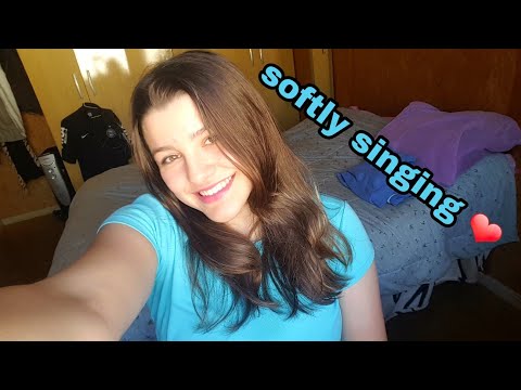 ASMR • CANTANDO COM VOZ SUAVE PRA VOCÊ DORMIR ❤