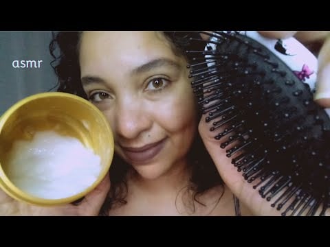 ASMR Amiga desembaraçando seu cabelo muito embaraçado ( escova, spray, creme e voz suave)