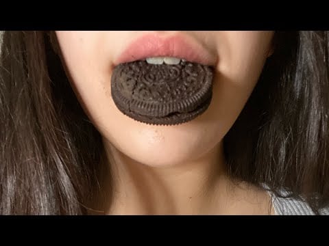 CRUNCHY OREO ASMR EATING