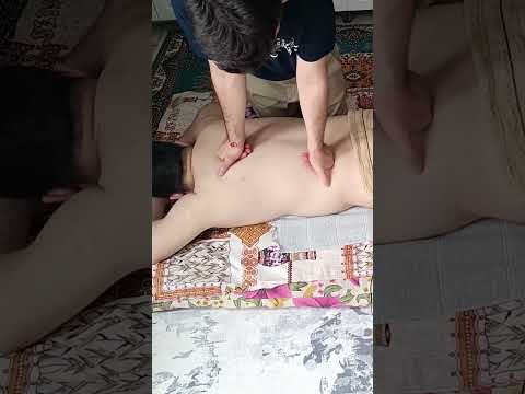 A massage that eliminates all back muscle pain. #satisfying #relaxing #asmr #shorts #massage