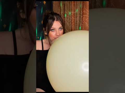 Ok!!! Didn’t see this coming!! 💥💛#balloon #poppballons #balloonspop #poppingballon