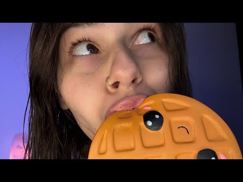 ASMR Waffle Chewing!! (Mouth Sound HEAVEN) 