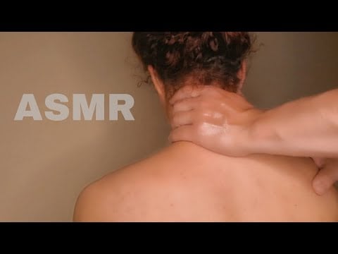 ASMR• Massagem no pescoço e ombros (aplicado) 😴 neck and shoulder massage* #relax #asmr 