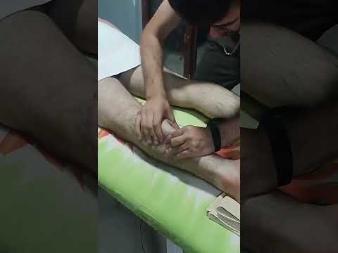 ENERGY MASSAGE THAT RELAXES THE BACK LEG AND FOOT #massage #satisfying #relaxing #asmr #shorts