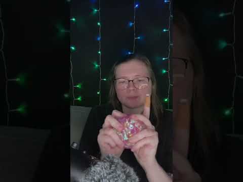 this stress ball is impossible to stop squishing 💚 (asmr)