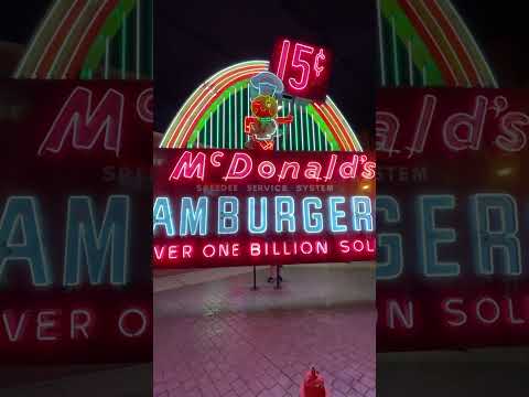 So much amazing beautiful neon!