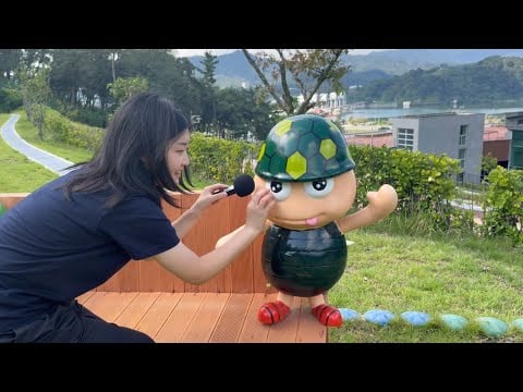 ASMR IN HONEY BEE COUNTRY 🐝🍯 100+ public tapping, scratching 💛