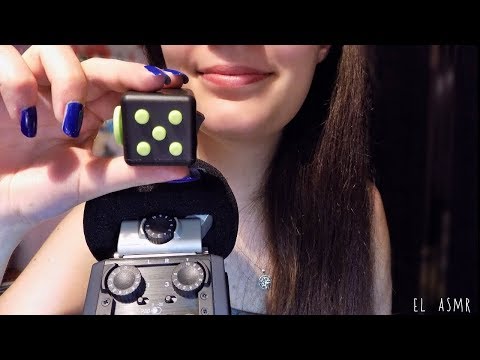 ★ASMR italiano★CUBO del rELax e Tanti Sussurri per dormire! *Chiacchiere* (fidget cube)