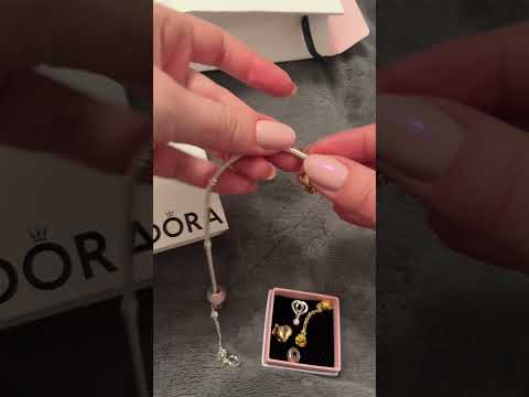 Asmr montando minha pulseira Pandora #asmr #relax #visualtingle asmrcaseirinho #satisfyingtingles