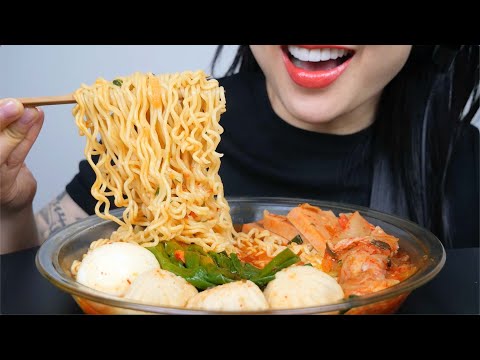 KIMCHI NOODLES WITH SOUP DUMPLINGS (ASMR EATING SOUNDS) NO TALKING | SAS-ASMR