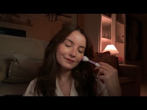 todo mundo está dormindo, exceto você 🛋️ asmr caseiro (voz suave, sussurros, pincel na tela e mais)