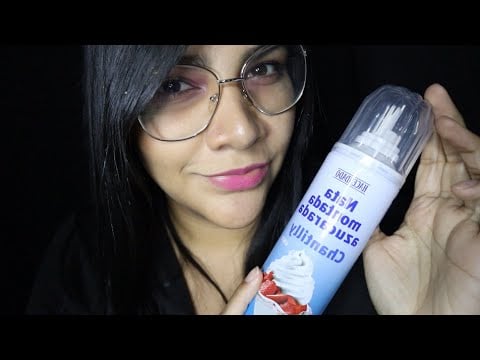 ASMR comiendo crema batida con el dedo 