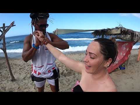 MASAJE CALLEJERO en una PLAYA de VENEZUELA - LA GUAIRA | GLADYS SEARA VLOGS