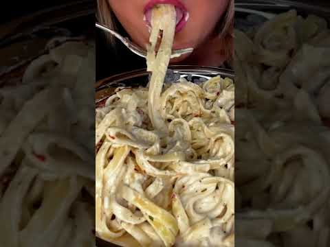 Extra Creamy Cheesy Fettuccine Alfredo #shorts #asmr