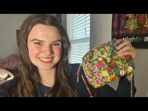 ASMR what’s in my purse!! (soft-spoken, tapping)