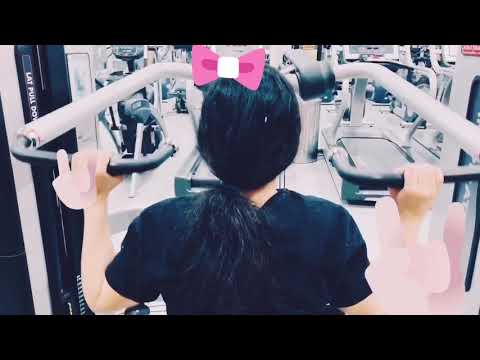 Working out at gym blogger  - doing back workouts/whole body workouts 💗