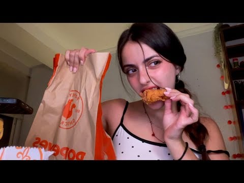 ASMR | Comiendo Popeyes 🍗🧡 (súper crujiente) 