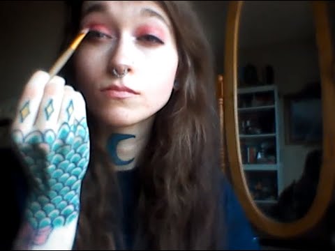 ASMR | DOING MY EYESHADOW & CHATTY WHISPERING