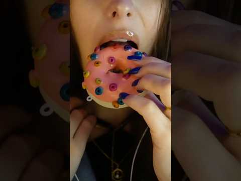 #ASMR #donuts 🍩✨ #eatingasmr #asmrsounds #mouthsounds #lips #teampaillettes