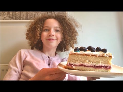 ASMR | Eating Fluffy Cake 🍰