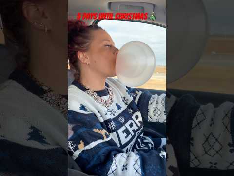 Triple bubble while driving 💨#bubblegum #amandalynn #asmrsounds