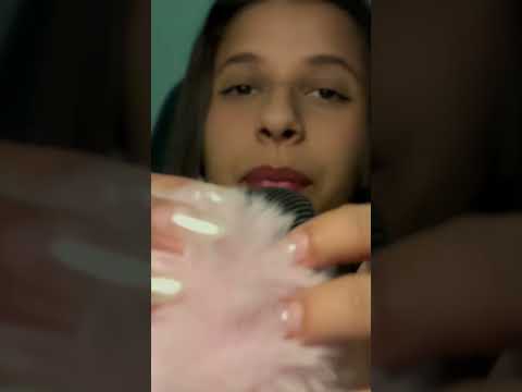 Carinho no seu rosto com esse pompom ❤️ #asmr #visualtingle #shorts #viral