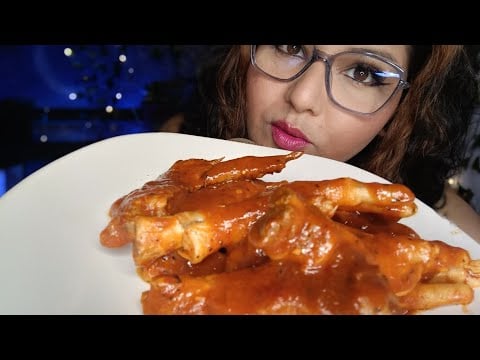 ASMR Comiendo patitas y alitas de pollo/chicken legs and chicken wings