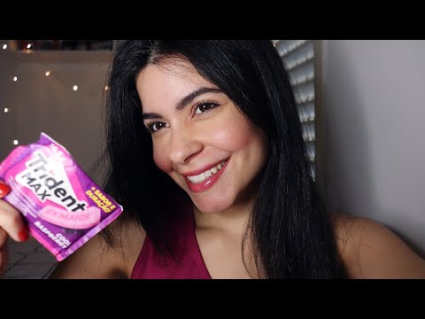 ASMR MASCANDO CHICLETE E RESPONDENDO PERGUNTAS (parte 2)