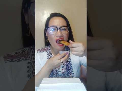EGGROLL WITH SOYSAUCE#shortsfeed #mukbang #eatingshow #food #eating #everyone #eggroll #asmr
